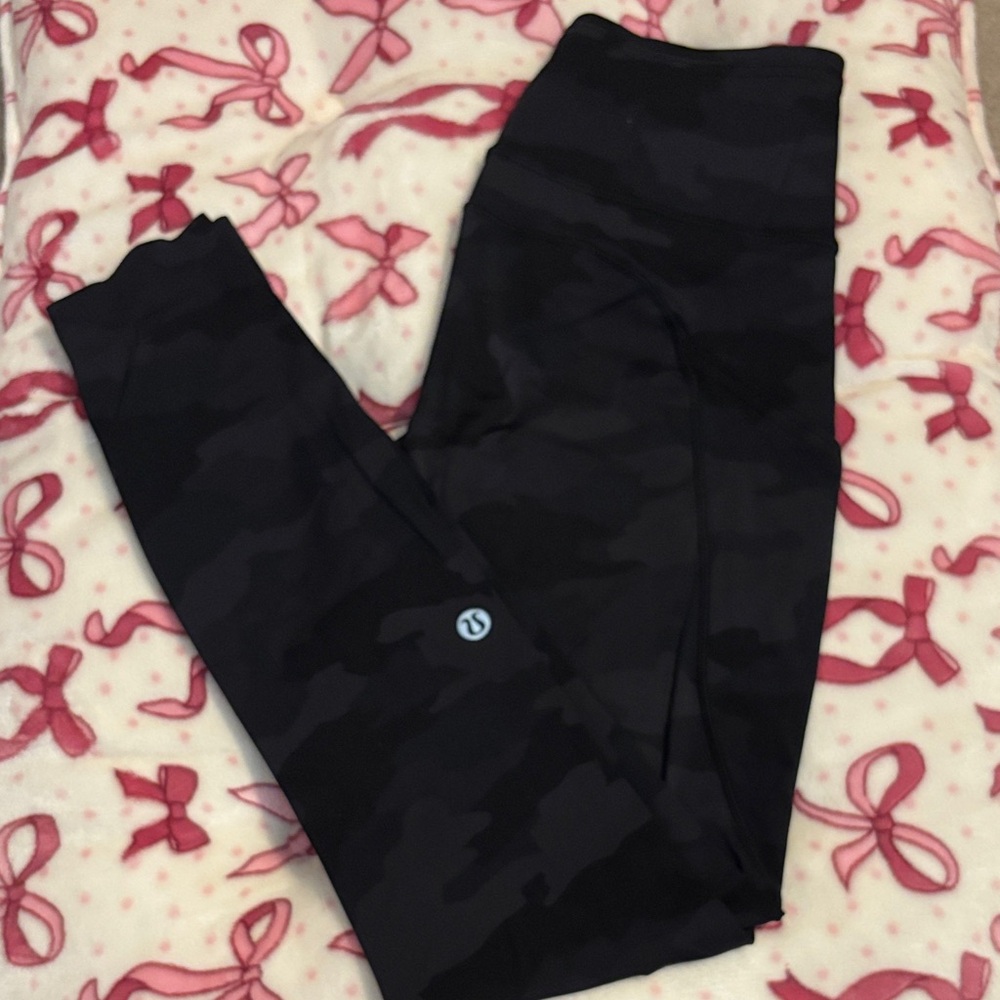 Women’s LuluLemon Black Camouflage Leggings